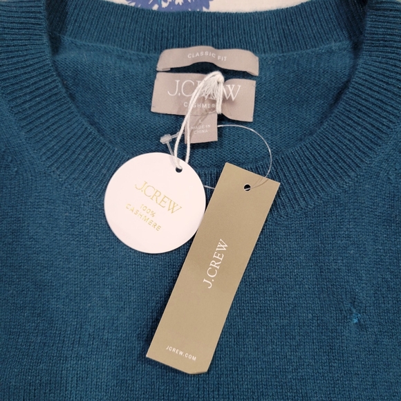 J Crew Cashmere classic-fit crewneck sweater *Flaw - Picture 8 of 8